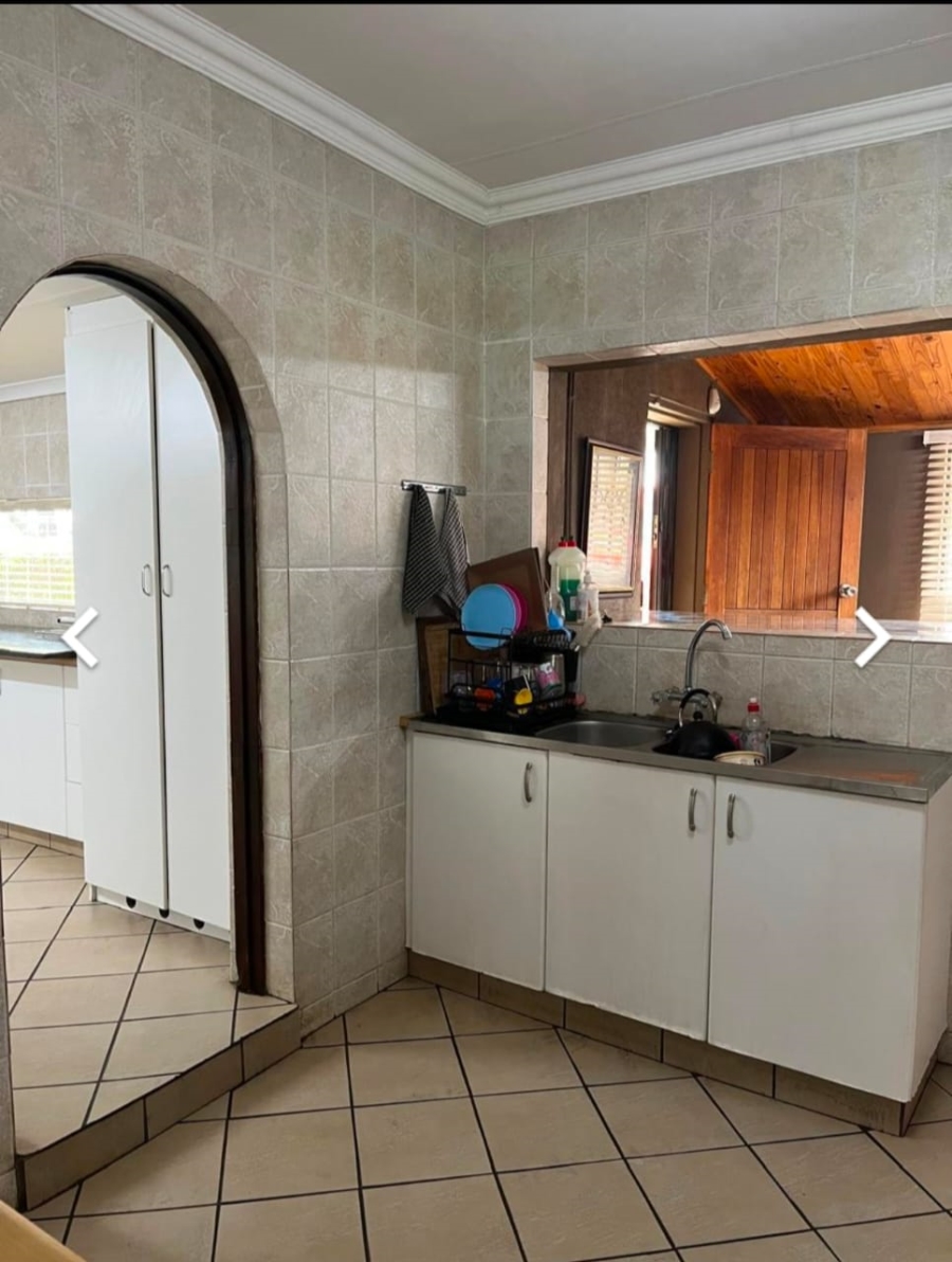6 Bedroom Property for Sale in Lindequesdrif North West